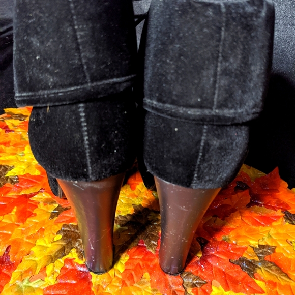 Black Velvet Platform Booties Size 9 Seriously Comfortable! - Picture 3 of 5